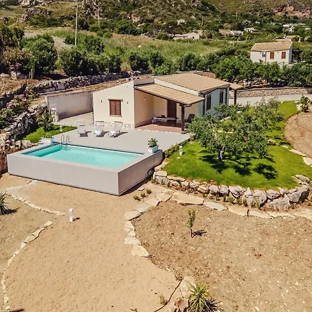Cute & Pool By Sea Villa